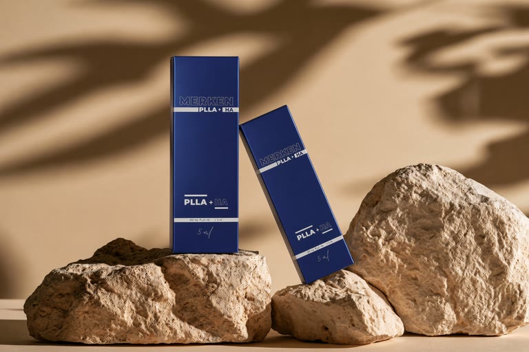MERKEN filler packaging arranged on stone